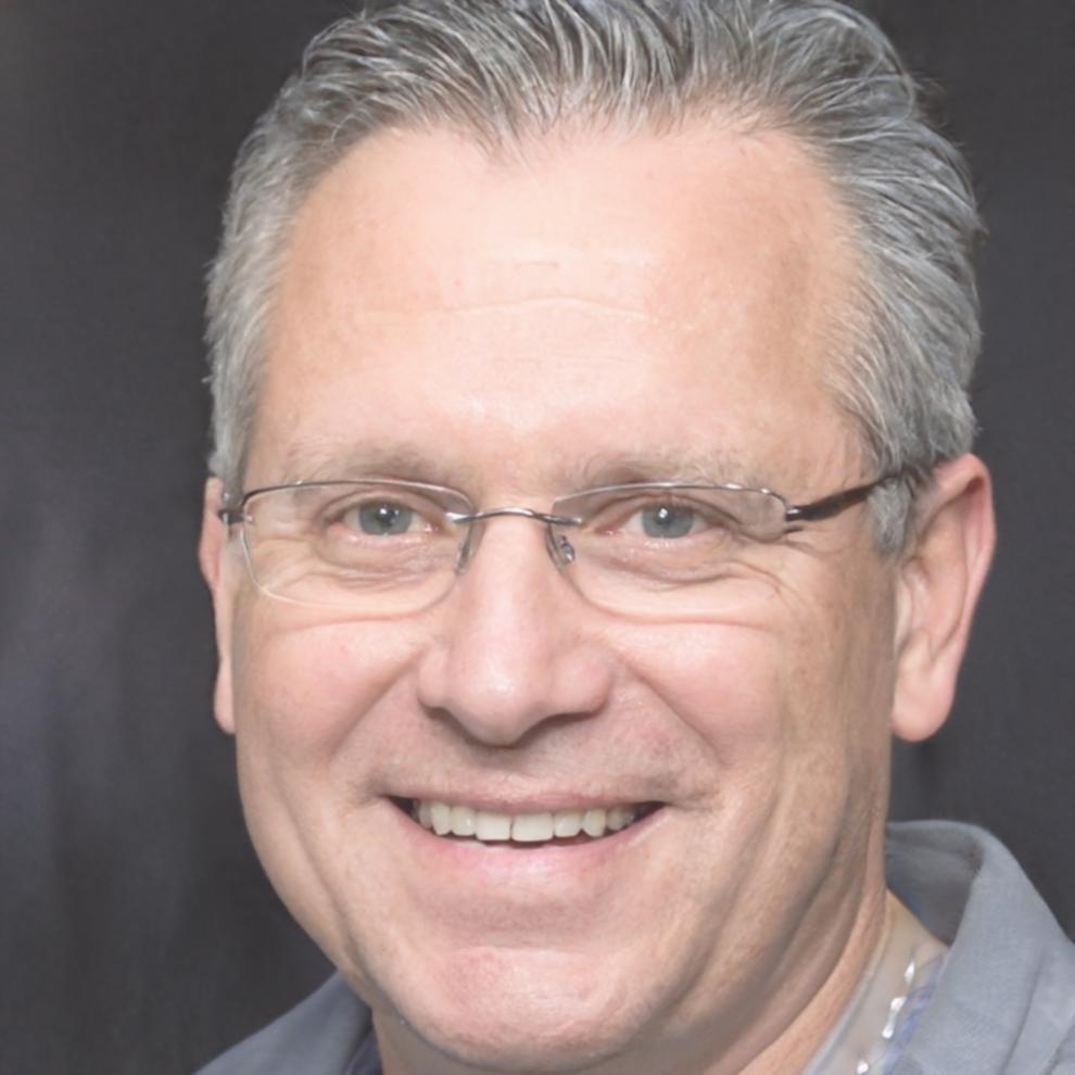 Rolf Steinbach, founder and lead instructor at diyapalion
